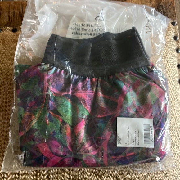 Lululemon Court Rival skirt HR - Picture 6 of 8
